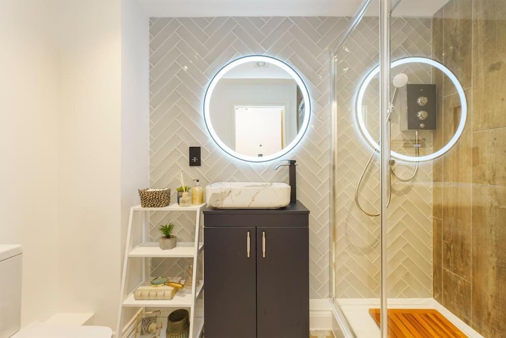 Darlington - 2 Bedroom Luxury Apartment By Mint Stays Bristol Esterno foto